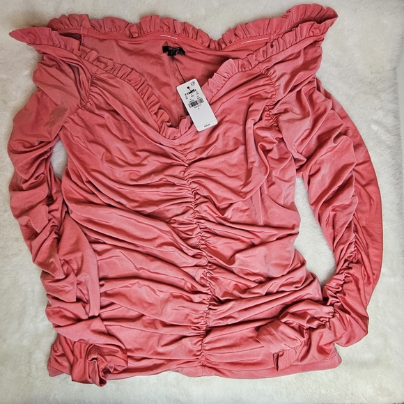 Express Body Contour Compression Off The Shoulder Ruched Tee - Picture 4 of 6